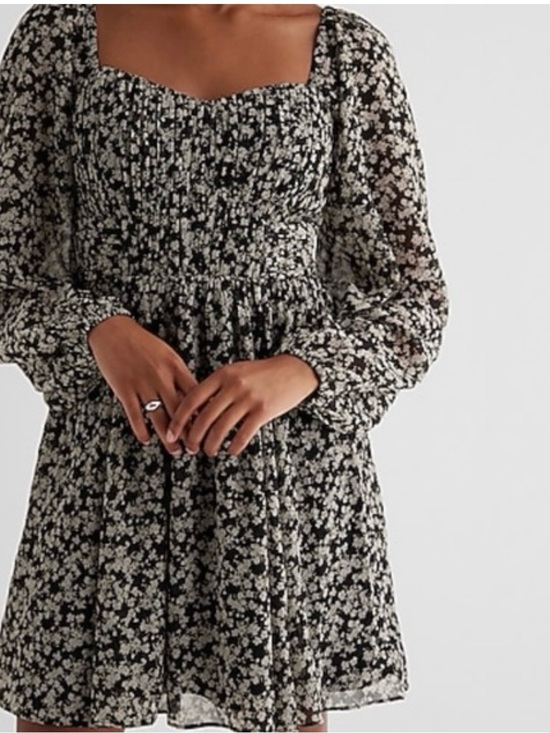 Express Dresses & Skirts - Express women’s L sweetheart, neckline, baby doll dress can be worn off shoulder